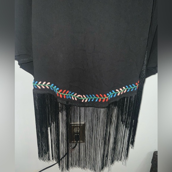 Black Open-Front Bohemian Gypsy-Esque Shawl w/ Fringe & Floral Detailing Sz S - Picture 10 of 10